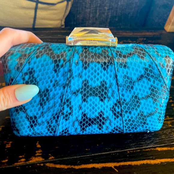 Fabulous Blue printed clutch - Picture 1 of 3